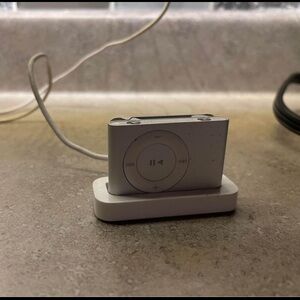 iPod shuffle with charging dock